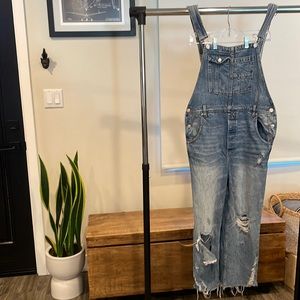 Never dried Free People size 28 long distressed denim overalls, working pockets
